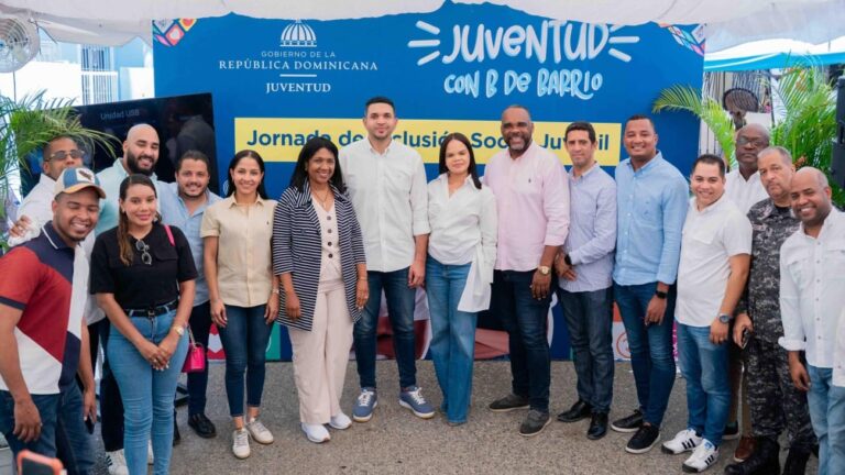 “Yo también vengo del barrio”: Ministro Carlos Valdez impulsa a la juventud desde el corazón de Los Alcarrizos