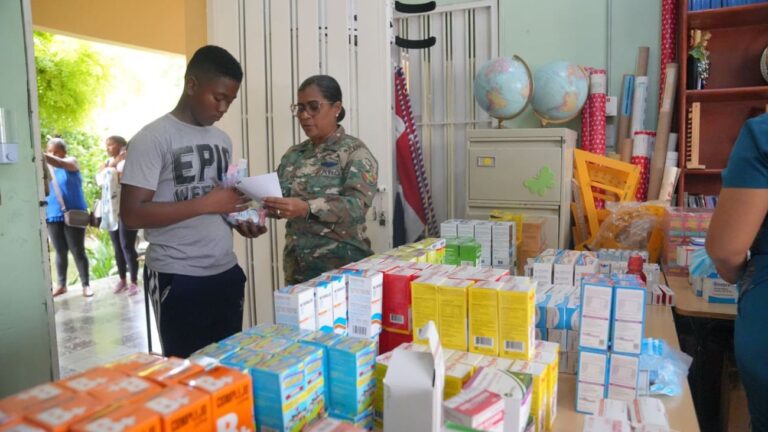 Ministerio de Defensa realiza operativo médico en Duvergé en beneficio de miles de residentes