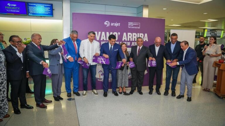Ministro de Turismo inaugura vuelo a Nueva York de Arajet