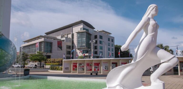 Diez privados de libertad se gradúan de bachilleres