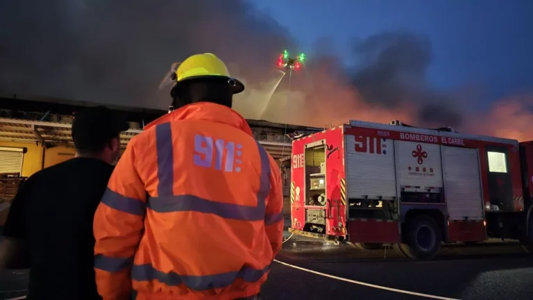 Gobierno auxiliará afectados por fuego en el Merca