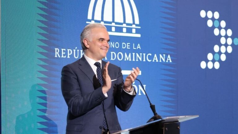 Ministro de Educación presenta hoja de ruta para potenciar sistema preuniversitario