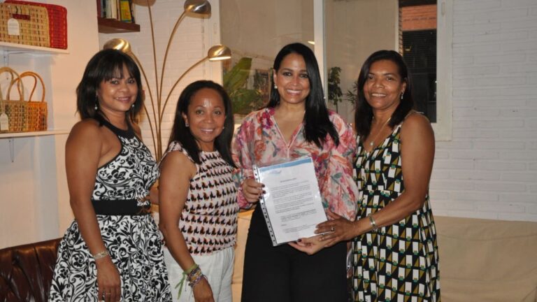 Index se compromete con los dominicanos en Valencia a impulsar proyectos educativos y culturales