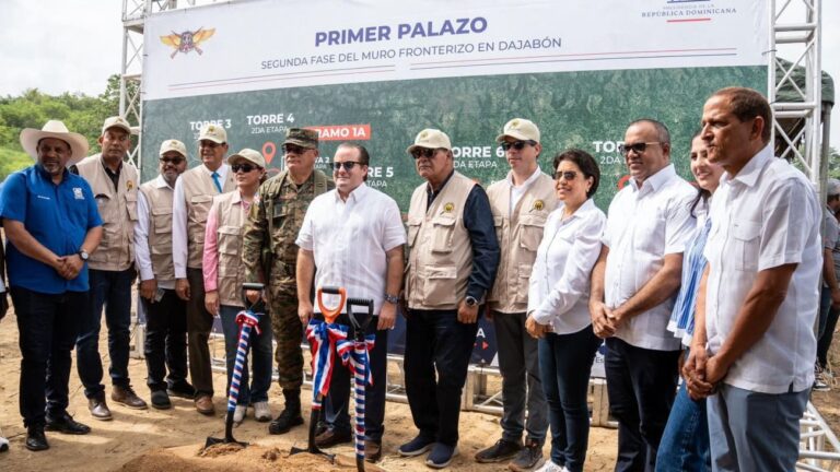 Ministros de la Presidencia y de Defensa dan primer palazo para iniciar segunda fase de la verja perimetral fronteriza en Dajabón