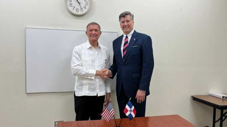 Canciller Roberto Álvarez sostiene reunión bilateral con el subsecretario de Estado de EE. UU., Christopher Landau