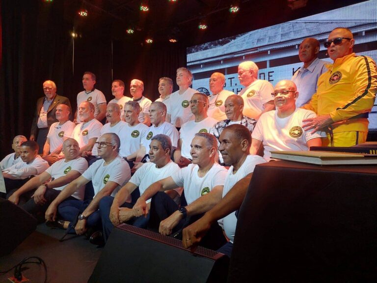 Ponen en circulación libro 