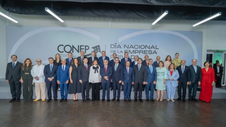 Vicepresidenta Raquel Peña celebra junto con el Conep 62 años de aporte al desarrollo nacional