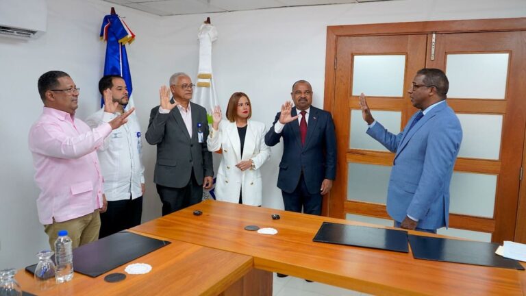 Juramentan nuevo Comité de Compras IDOPPRIL