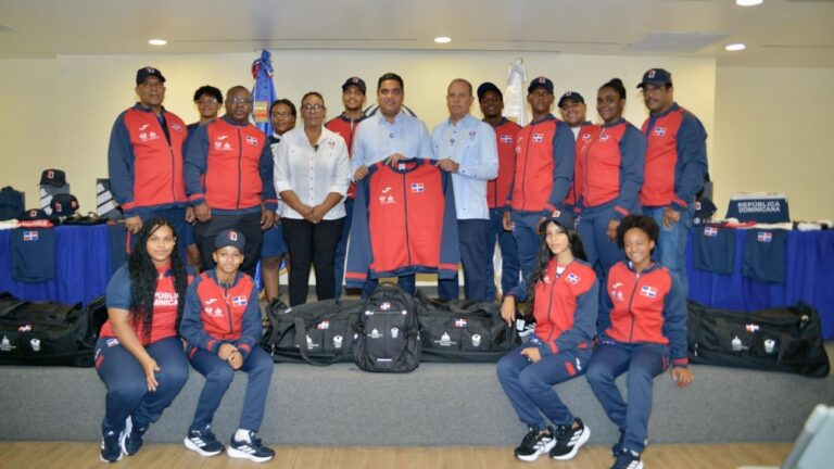 Miderec entrega indumentaria que usarán atletas en Juegos Panamericanos Junior