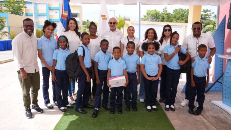 Inabie impacta a Boca Chica con utilería escolar y atenciones de salud en jornada de “El Gobierno en las Provincias”