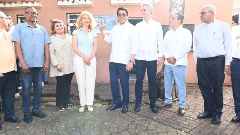 Ministro de Turismo deja iniciadas las obras del Programa de Mejoramiento de Viviendas en Ciudad Colonial (Promevi)