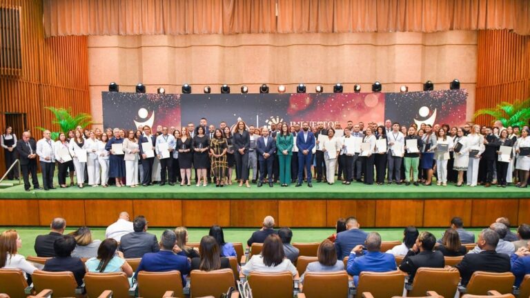“Orgullo DGII 2025” celebra la excelencia de 102 servidores públicos por su trayectoria