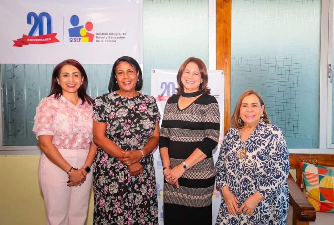 Neskys Liriano e Ysabel Díaz, conferencistas Gisef 2017_ María Esther Fernández y Mirna Pimentel, presidente Asociación Dominicana de Cronistas Sociales. (1) (1)