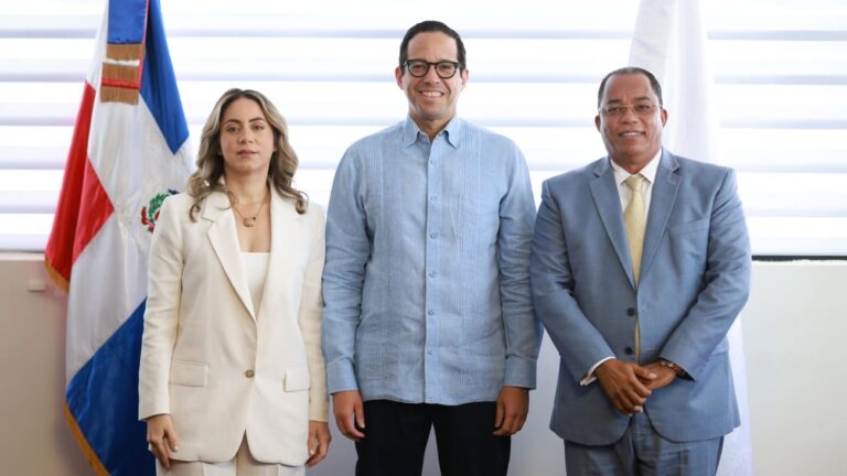 Juramentan a Gloria Reyes como titular de la nueva Dirección de Desarrollo Social Supérate