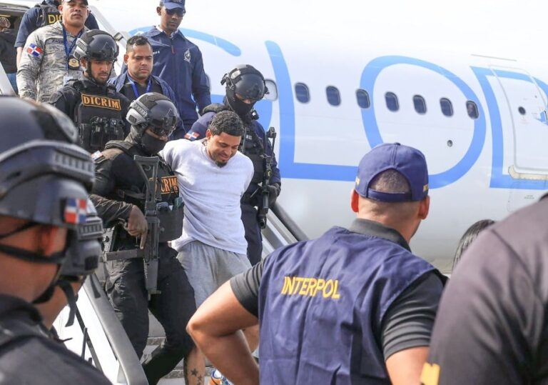 Tras captura en Nueva York, autoridades de la PGR reciben a “Guindo” en calidad de deportado