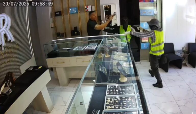 Policía busca responsables de asalto en joyería de Bávaro