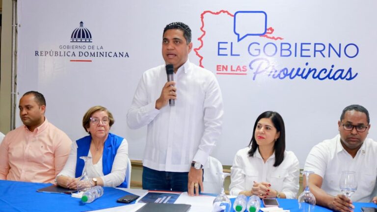 Ministro de Deportes encabeza programa “El Gobierno Contigo” en Hermanas Mirabal