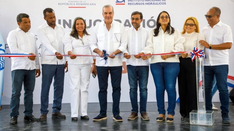 Presidente Abinader inaugura obras hidráulicas claves para proteger comunidades y fortalecer producción agrícola en Azua