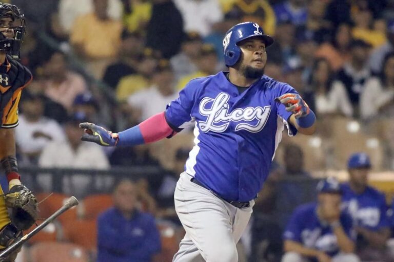 Juan Francisco considera una falta de respeto de que aún no le ha retirado la camiseta a Anderson Hernández