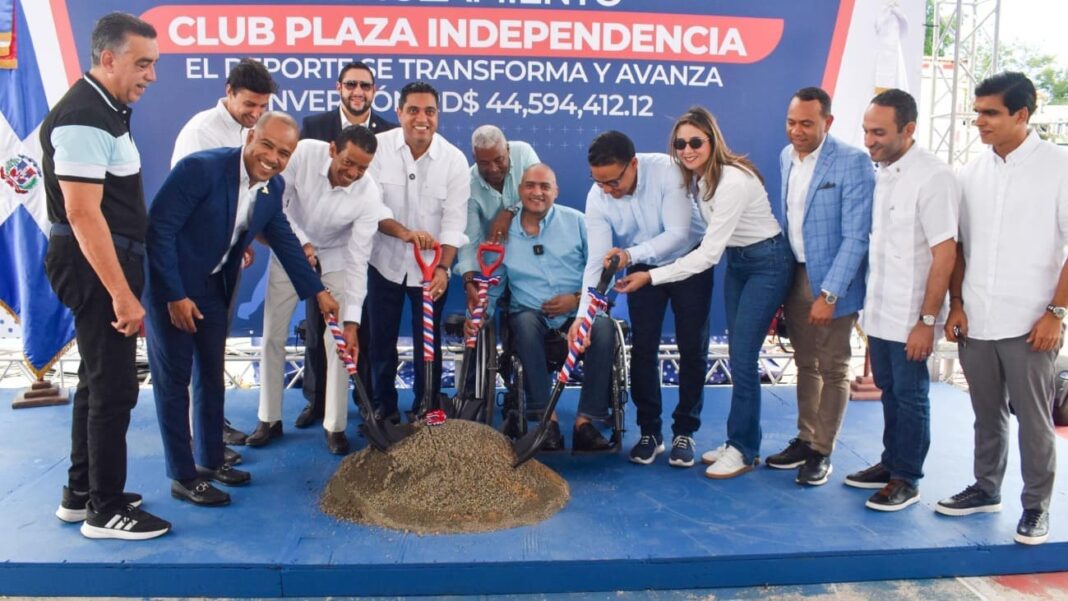 Ministro Kelvin Cruz inicia construcción de multiuso del Club Plaza Independencia Ministro Kelvin Cruz inicia construcción de multiuso del Club Plaza Independencia