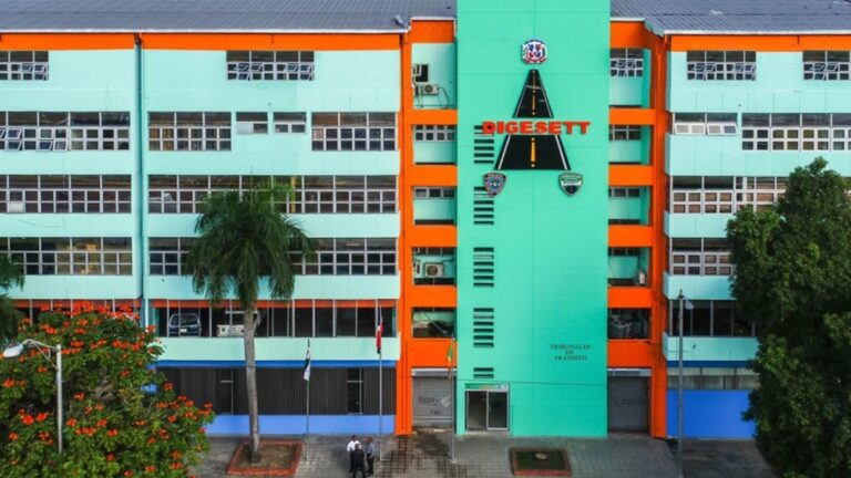 Digesett continúa con los operativos de retiro de chatarras en distintos sectores del Distrito Nacional