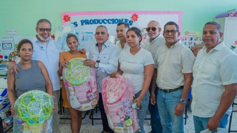 La “Ruta Comunitaria” de la DGDC lleva jornada asistencial a El Peñón, Barahona
