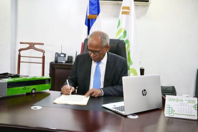 Onéximo González solicita a Compras y Contrataciones suspender su registro de proveedor del Estado para garantizar transparencia en sus funciones frente a la OMSA
