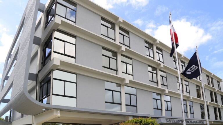 Nueva norma de la SB dispone que usuarios puedan cancelar productos por vía digital