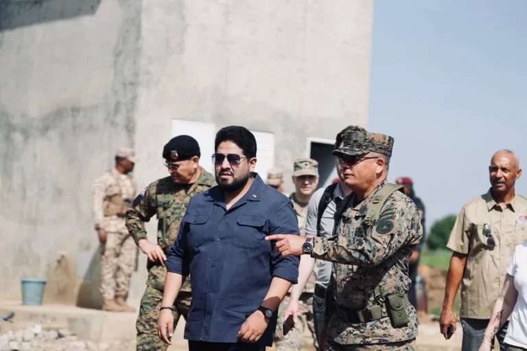 Subsecretario de Defensa de EE.UU. y ministro de RD recorren la frontera dominico-haitiana