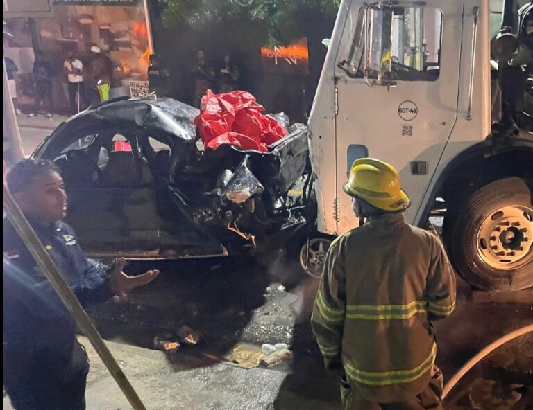 Accidente en carretera La Ceiba – Otra Banda deja al menos ocho muertos y 12 heridos