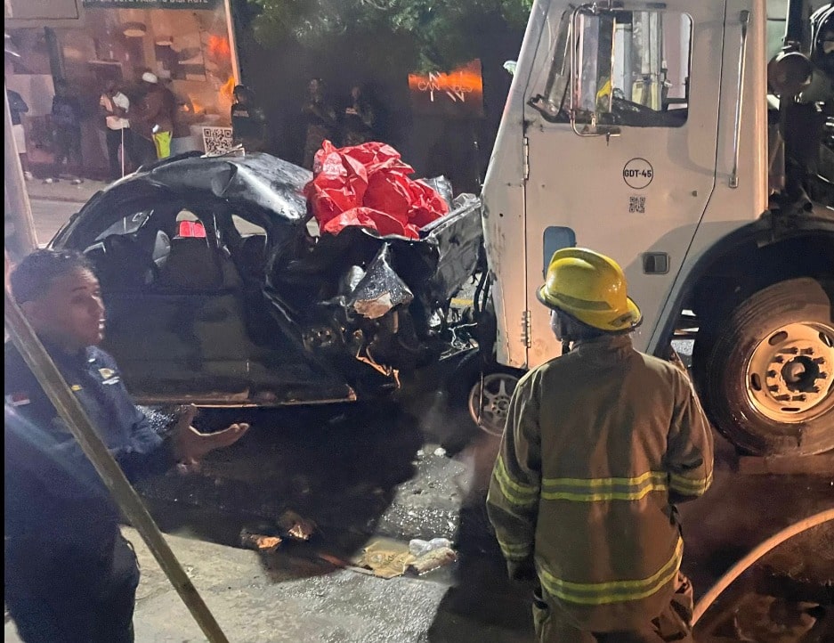 Accidente en carretera La Ceiba – Otra Banda deja al menos ocho muertos y 12 heridos Accidente en carretera La Ceiba – Otra Banda deja al menos ocho muertos y 12 heridos