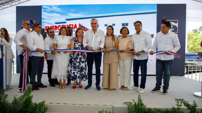 Presidente Abinader inaugura ampliación del área de internamiento del Hospital Regional Luis Morillo King, que beneficiará a más de 500,000 personas