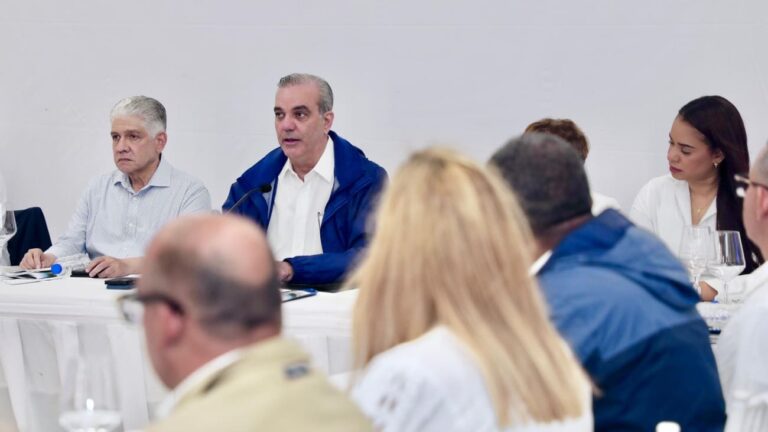 Presidente Abinader pasa balance a obras en curso, define prioridades para el 2026 y reafirma su compromiso de extender estos encuentros a otras provincias del país