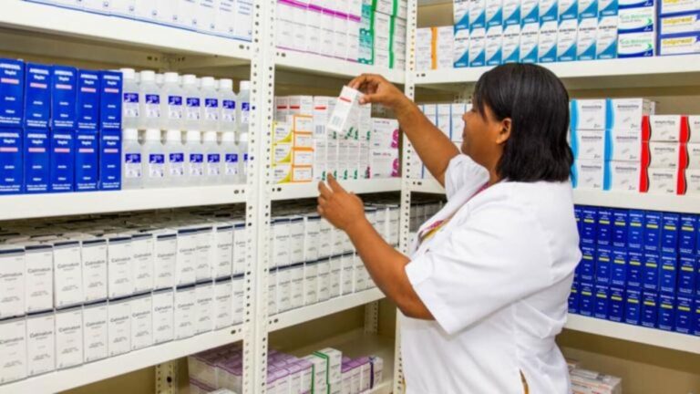 Gobierno afirma triplicó de 2,500 a 7,400 pacientes de medicamentos de alto costo desde 2020