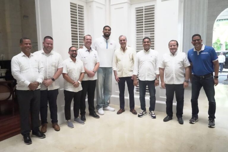 Presidente Abinader y Karl Towns construirán una arena en el municipio Tamboril
