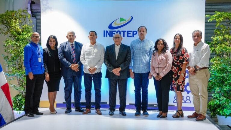 Director del Infotep se reúne con empresarios de Haina para socializar necesidades de la formación técnico-profesional