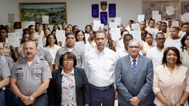 Indotel e Infotep gradúan en región Sur más de 100 oficiales policiales en habilidades digitales