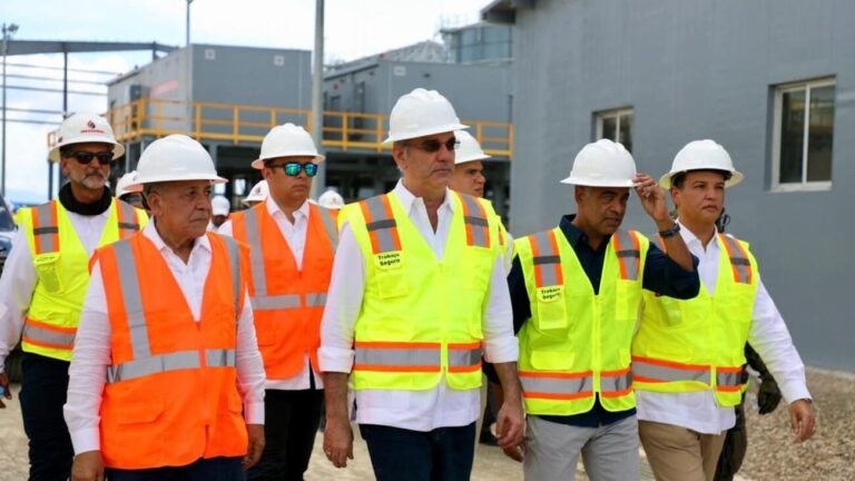 Presidente Abinader supervisa construcción de nueva planta eléctrica que aportará más de 400 megavatios al país