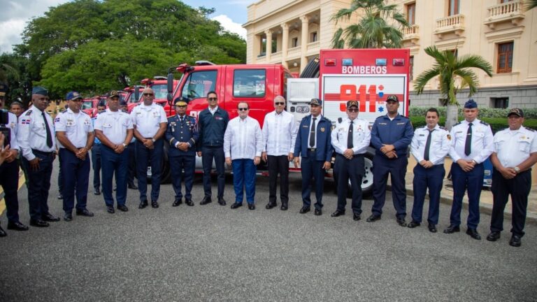 MINPRE y Sistema 911 entregan 12 nuevos camiones de bomberos para fortalecer la capacidad de respuesta a emergencias