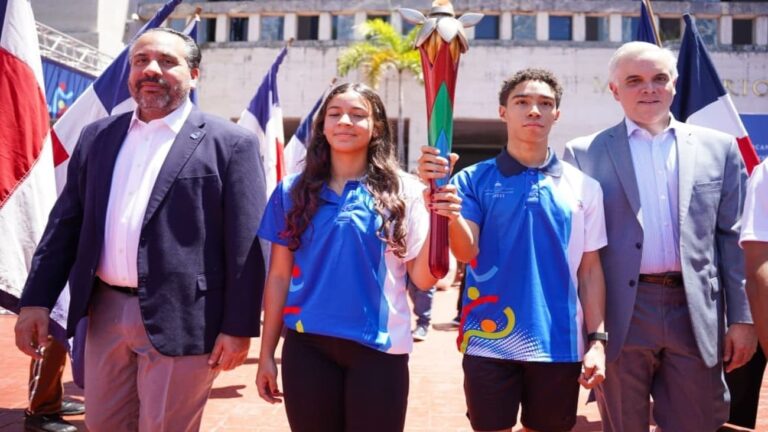 Minerd e Inefi inician recorrido de la antorcha de los XI Juegos Escolares Deportivos Nacionales San Francisco 2025