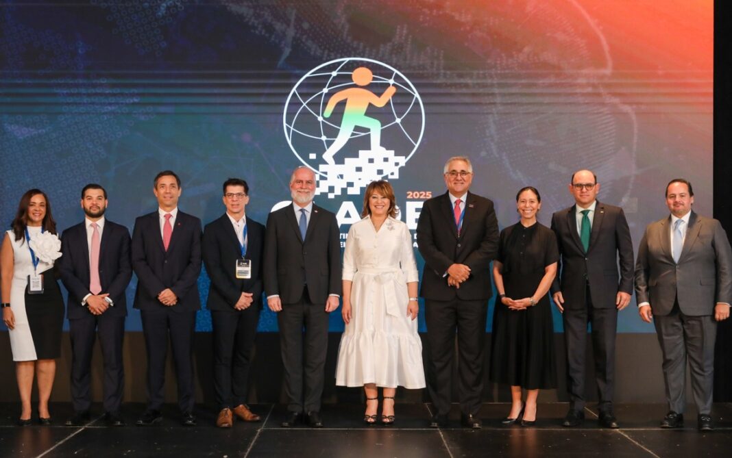 Líderes regionales abordan desafíos de la era digital para el talento humano en el CLADE 2025 Líderes regionales abordan desafíos de la era digital para el talento humano en el CLADE 2025