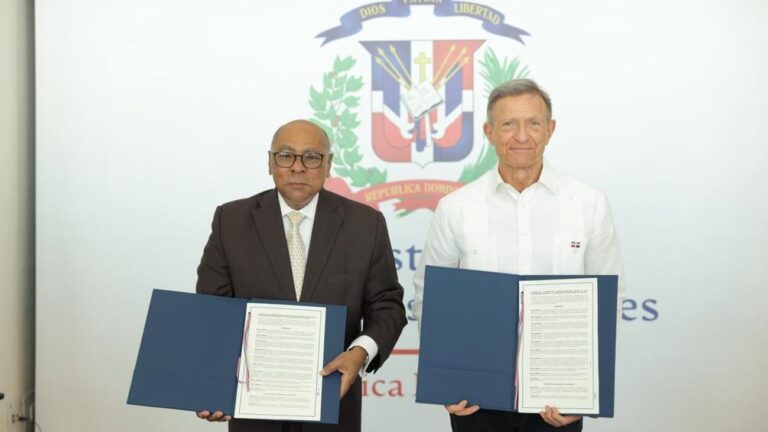 Mirex y la Liga Dominicana de Fútbol firman acuerdo de cooperación para agilizar servicios consulares dominicanos a jugadores extranjeros