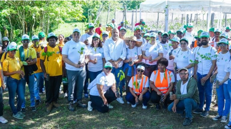 El INFOTEP reafirma compromiso con el medio ambiente en jornada de reforestación en Hato Mayor