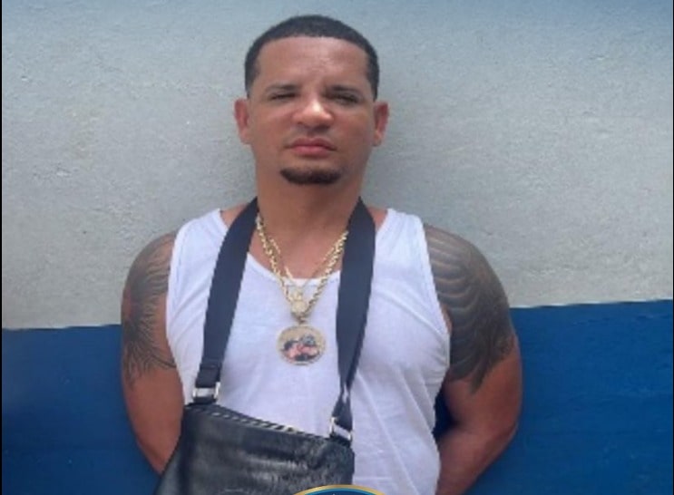 Policía captura en Boca Chica a “Denis Blanco”, conocido como “el rey del microtráfico de Guachupita”