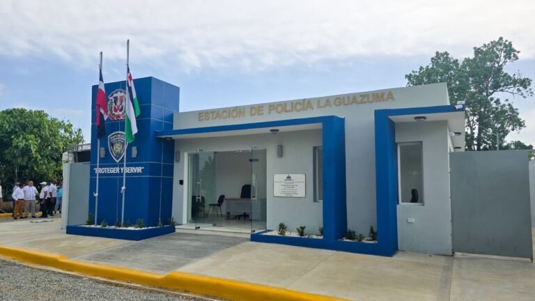 Gobierno entrega estación de policía La Guázuma en Peralvillo, Monte Plata