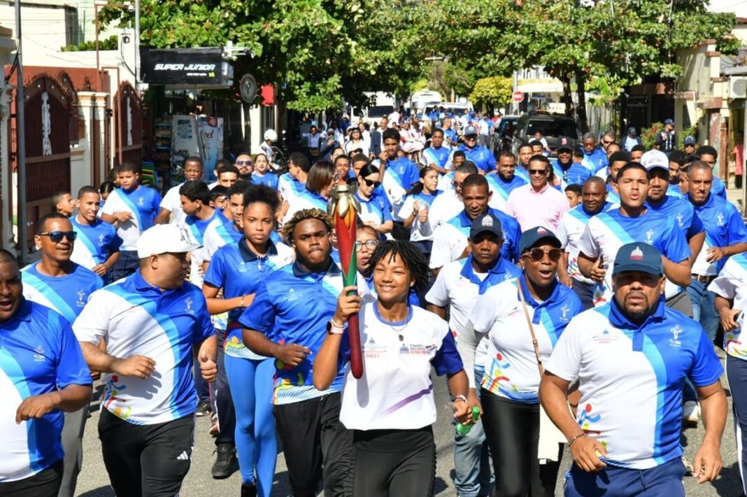 Antorcha de los Juegos Escolares Nacionales San Francisco 2025 recorre con entusiasmo el municipio de La Vega Antorcha de los Juegos Escolares Nacionales San Francisco 2025 recorre con entusiasmo el municipio de La Vega