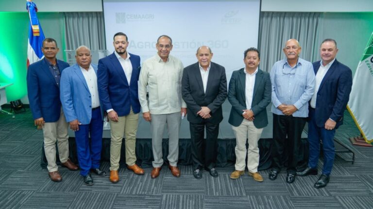 Director del Infotep afirma que la formación es clave para la sostenibilidad agrícola, durante apertura de panel 