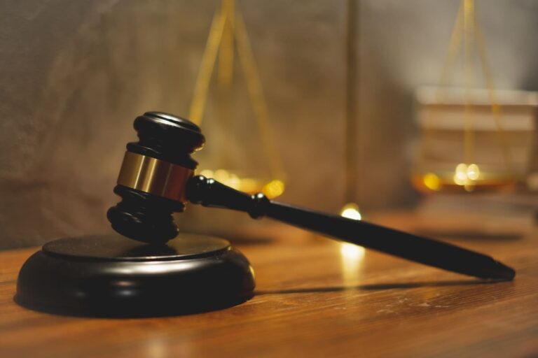 Condenan a 10 años de prisión a hombre por contrabando de armas