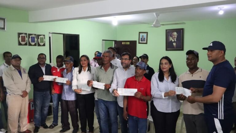 Gobierno realiza pagos de indemnización de RD 8,222,000 a agricultores de Azua impactados por proyecto presa Monte Grande