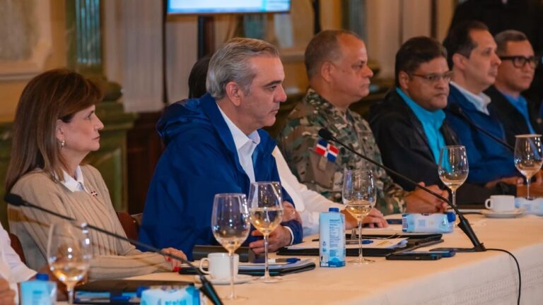 Presidente Abinader mantiene suspensión de labores y de docencia este jueves para el Gran Santo Domingo y provincias en alerta roja